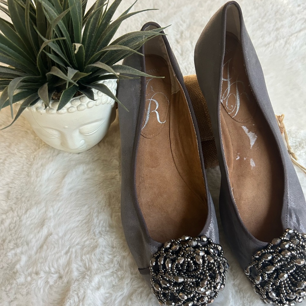 Chic Women's Gray Flats with Beaded Accent